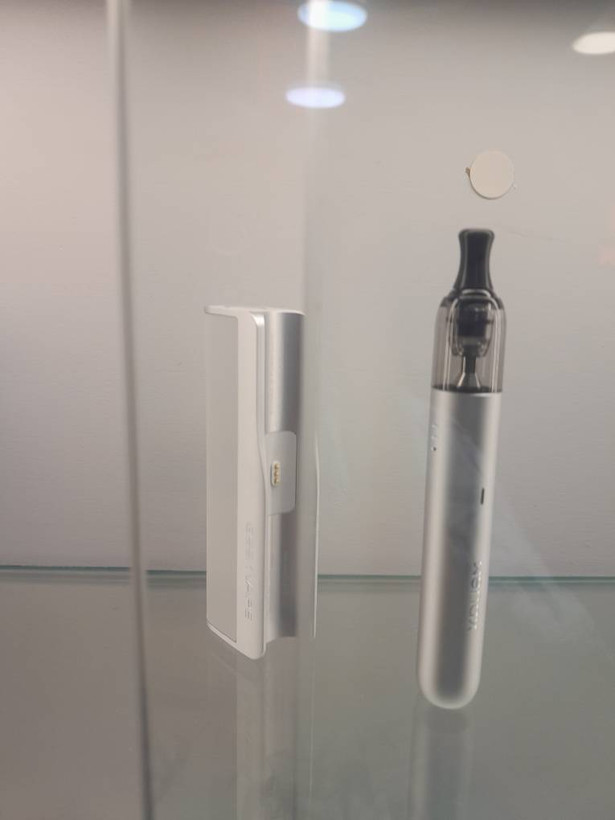 پاد سیستم ونکس ام وان مینی همراه با پاور بانک GEEK VAPE WENAX M STARTER KIT